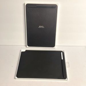 GENUINE Apple Leather Sleeve Pouch Case for iPad Pro 10.5" - MPU62ZM/A - Black